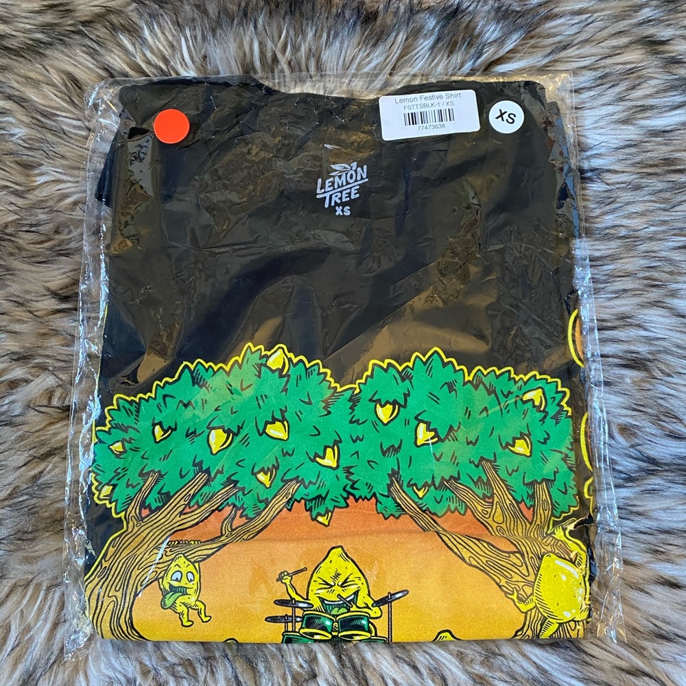 New Lemon Festive Women’s Black T-Shirt Size XS